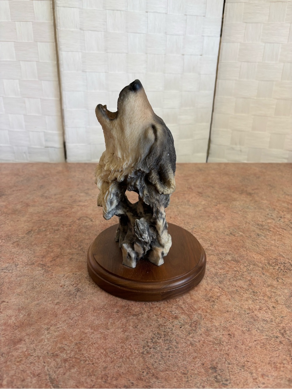 Mill Creek Studios Taps Howling Wolf Head Resin Sculpture